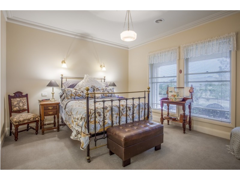 5 Mulgutherie Way, Gisborne VIC 3437