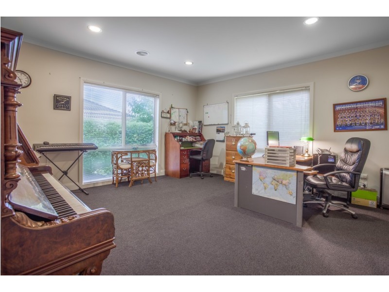 5 Mulgutherie Way, Gisborne VIC 3437