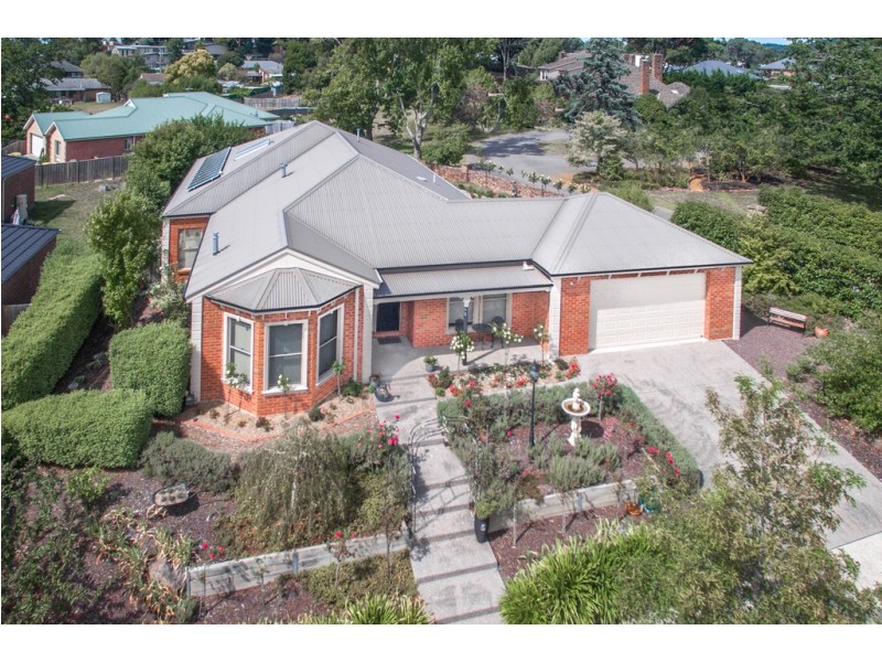 5 Mulgutherie Way, Gisborne VIC 3437