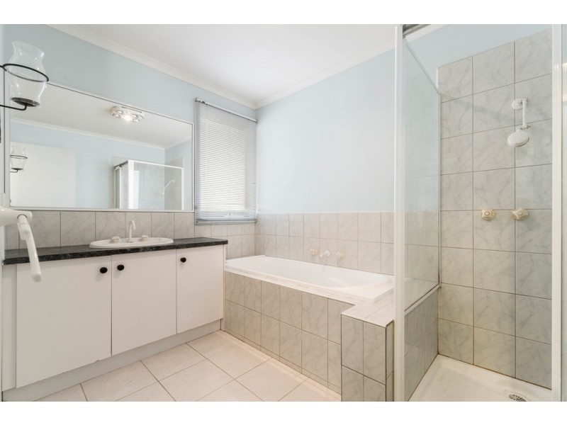 15 Vista Close, Gisborne VIC 3437