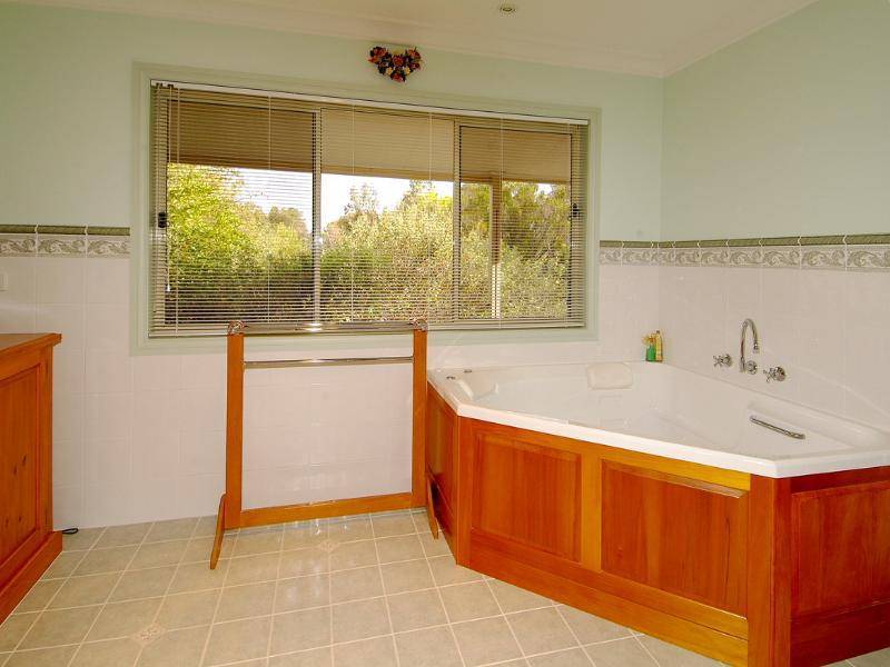 31 Peavey Road, New Gisborne VIC 3438