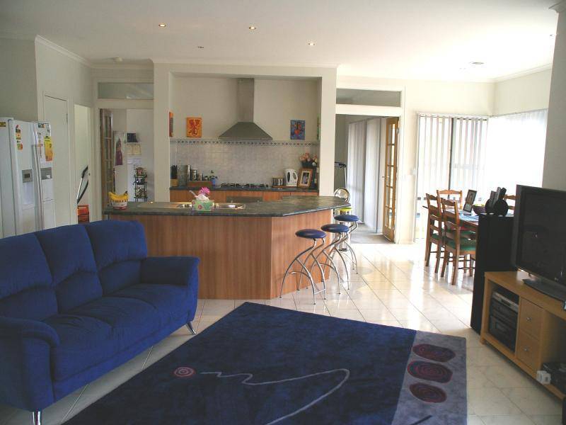 8 Kurung Crt East, Gisborne VIC 3437