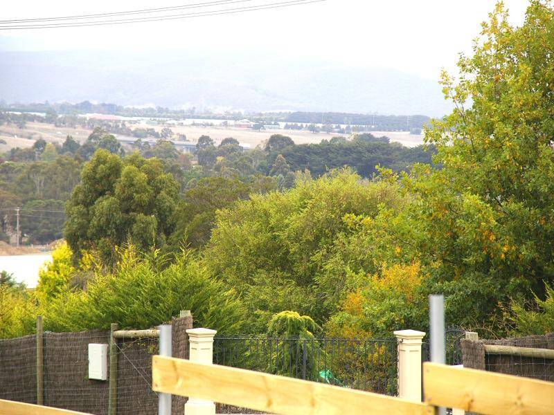 8 Kurung Crt East, Gisborne VIC 3437