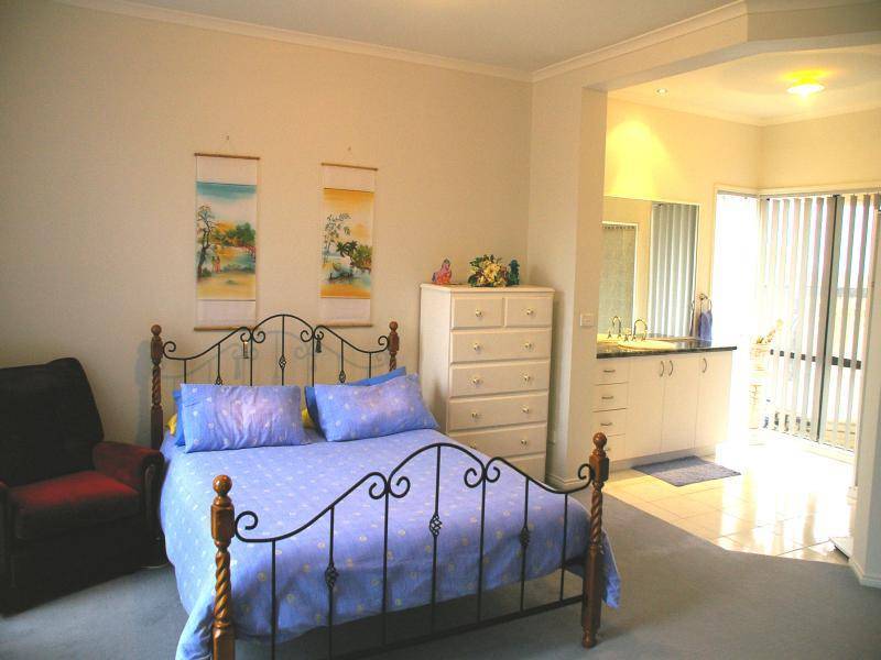 8 Kurung Crt East, Gisborne VIC 3437