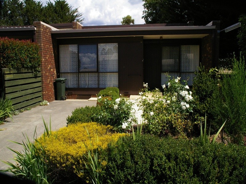 4/2  Pyke St, Woodend VIC 3442