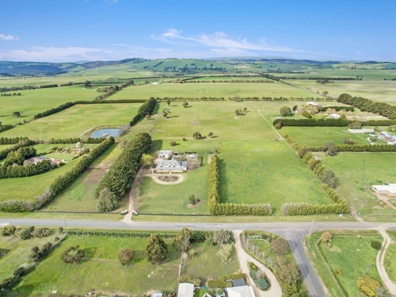 34 Tickawarra Road, Romsey VIC 3434