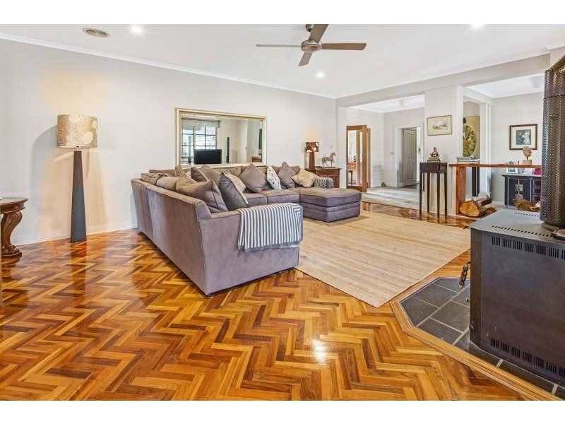 34 Tickawarra Road, Romsey VIC 3434