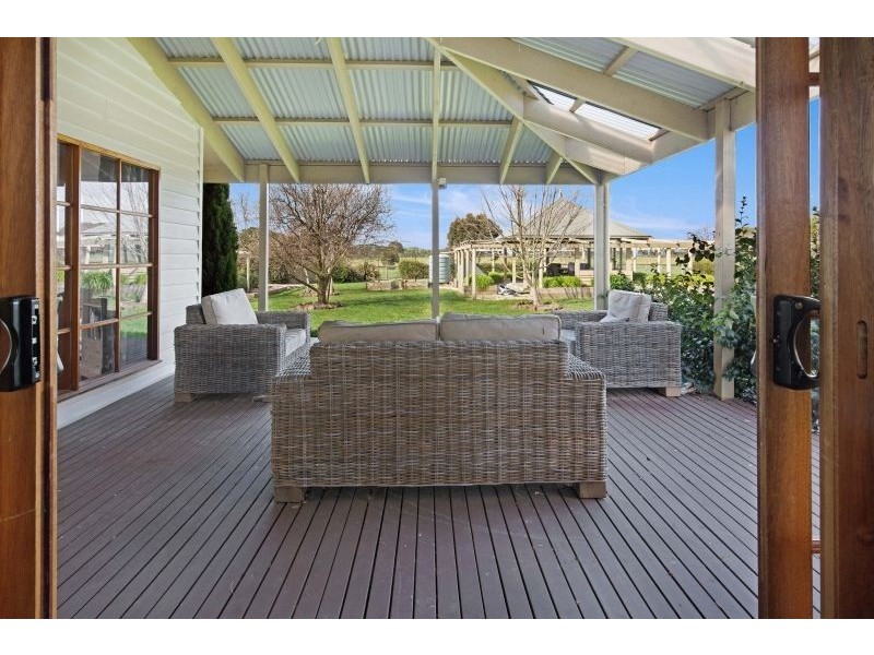 34 Tickawarra Road, Romsey VIC 3434