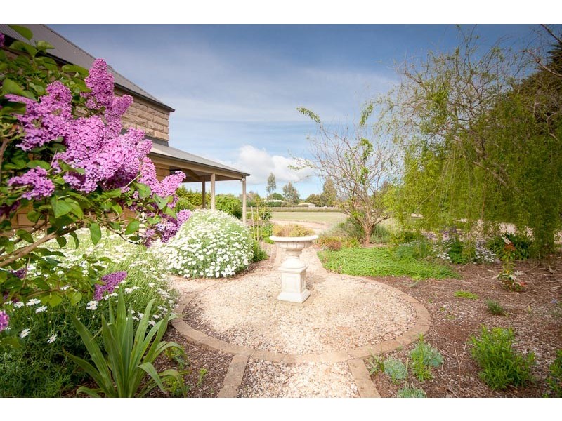 34 Tickawarra Road, Romsey VIC 3434