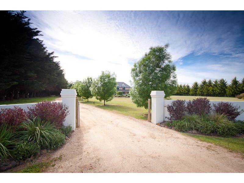 34 Tickawarra Road, Romsey VIC 3434