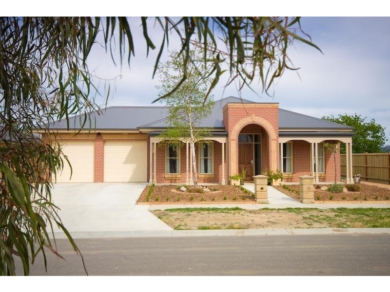 18 Pearce Crt, Gisborne VIC 3437