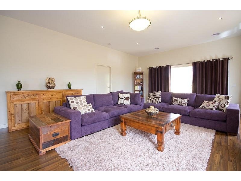 18 Pearce Crt, Gisborne VIC 3437