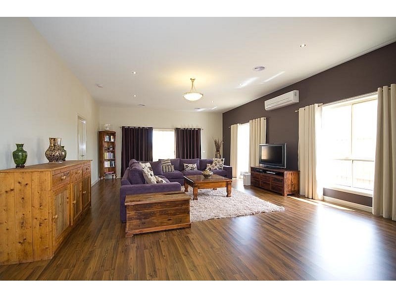 18 Pearce Crt, Gisborne VIC 3437