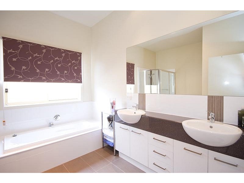 18 Pearce Crt, Gisborne VIC 3437