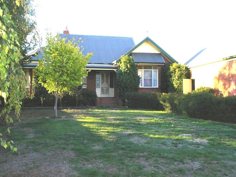 4 Lucern Court, Romsey VIC 3434