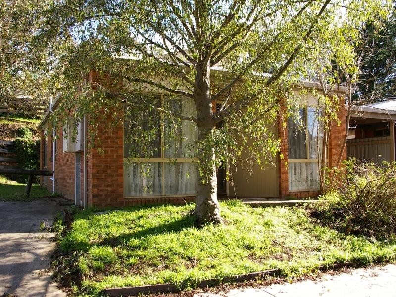 1/36 Howey Street, Gisborne VIC 3437