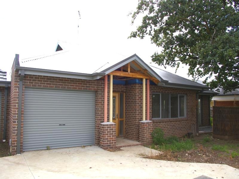 4/10 Howey St, Gisborne VIC 3437