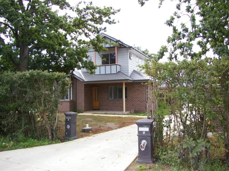4/10 Howey St, Gisborne VIC 3437