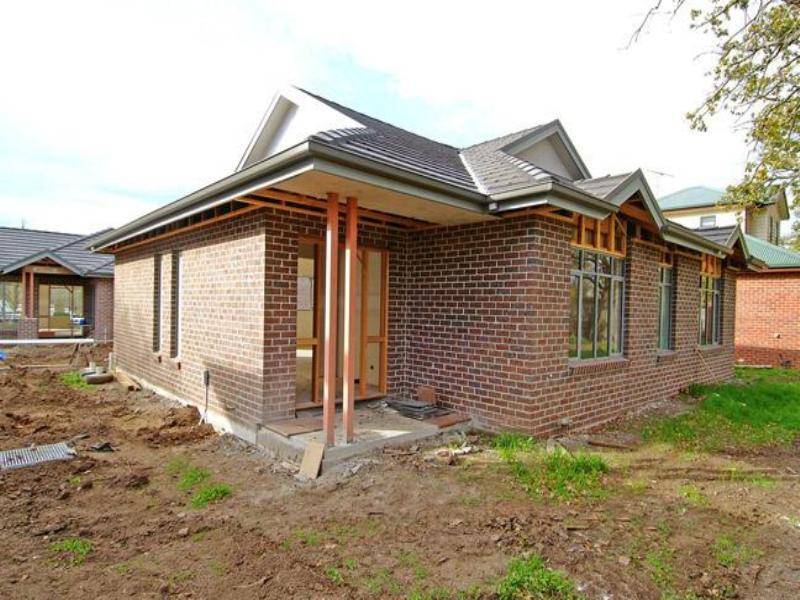 4/10 Howey St, Gisborne VIC 3437
