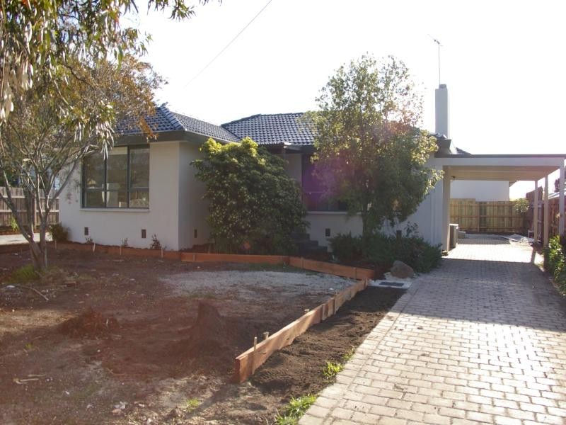 1/10 Rodney Street, Gisborne VIC 3437