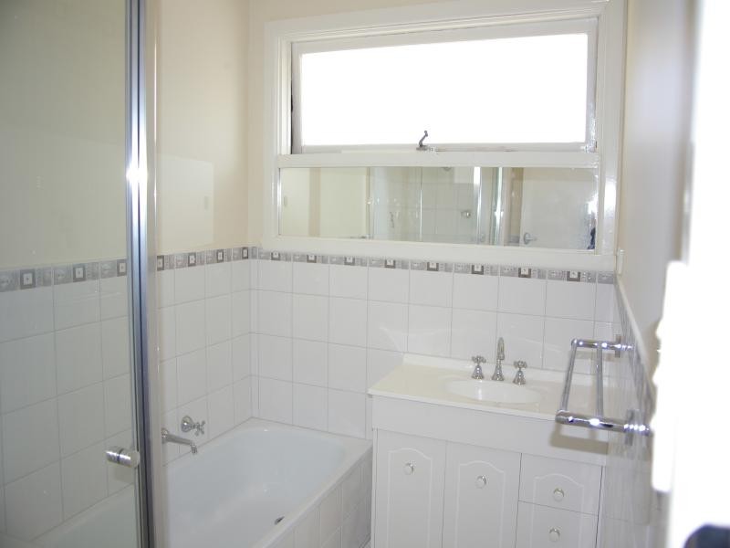 1/10 Rodney Street, Gisborne VIC 3437