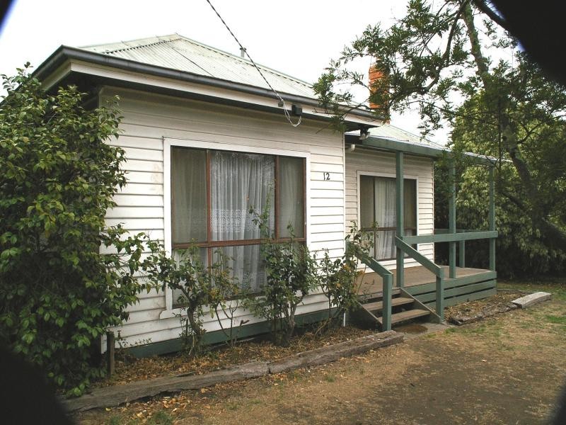 12 Rodney Street, Gisborne VIC 3437