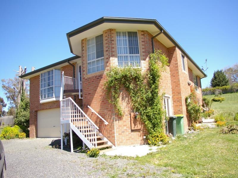 30 Tennyson Street, Woodend VIC 3442