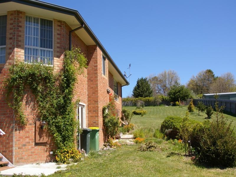 30 Tennyson Street, Woodend VIC 3442