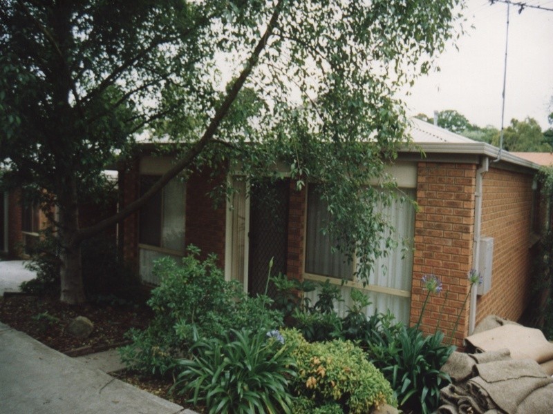 2/36 Howey Street, Gisborne VIC 3437