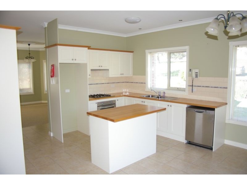 1/13 Melbourne Road, Gisborne VIC 3437
