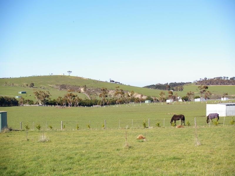 10 Namnan Way, Gisborne South VIC 3437