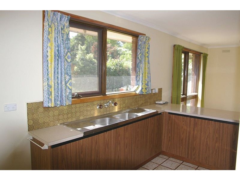73 East Street, Woodend VIC 3442