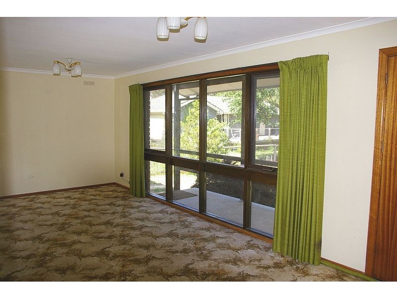 73 East Street, Woodend VIC 3442