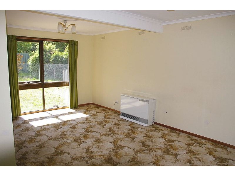 73 East Street, Woodend VIC 3442