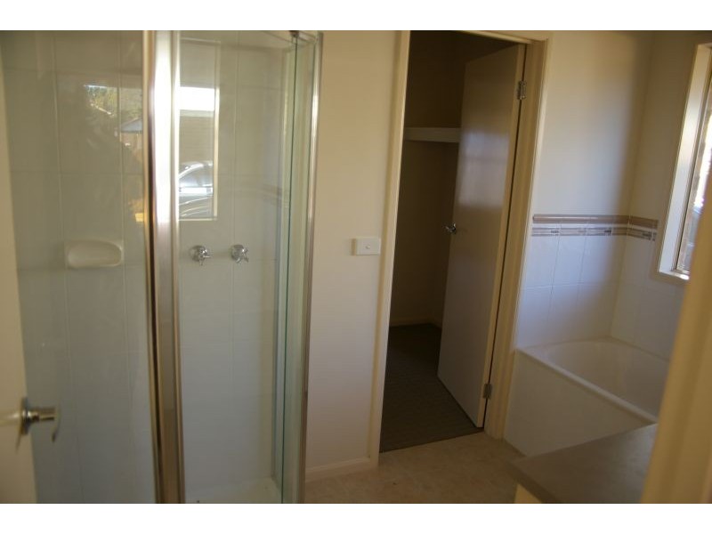 1/5  Morrow Road, Gisborne VIC 3437