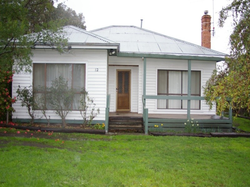 12 Rodney Street, Gisborne VIC 3437