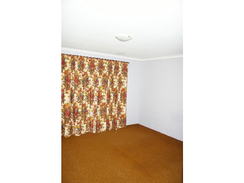 4 Russell Avenue, Woodend VIC 3442