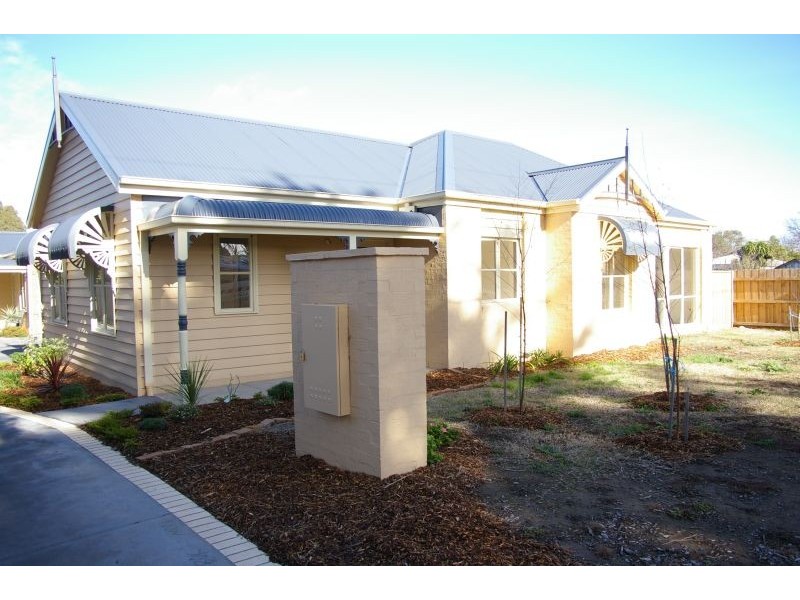 1/5 Morrow Road, Gisborne VIC 3437