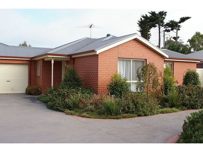 2/16 Morrow Road, Gisborne VIC 3437