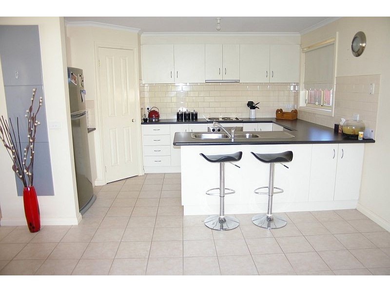 2/16 Morrow Road, Gisborne VIC 3437