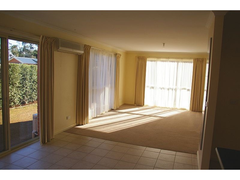 2/16 Morrow Road, Gisborne VIC 3437