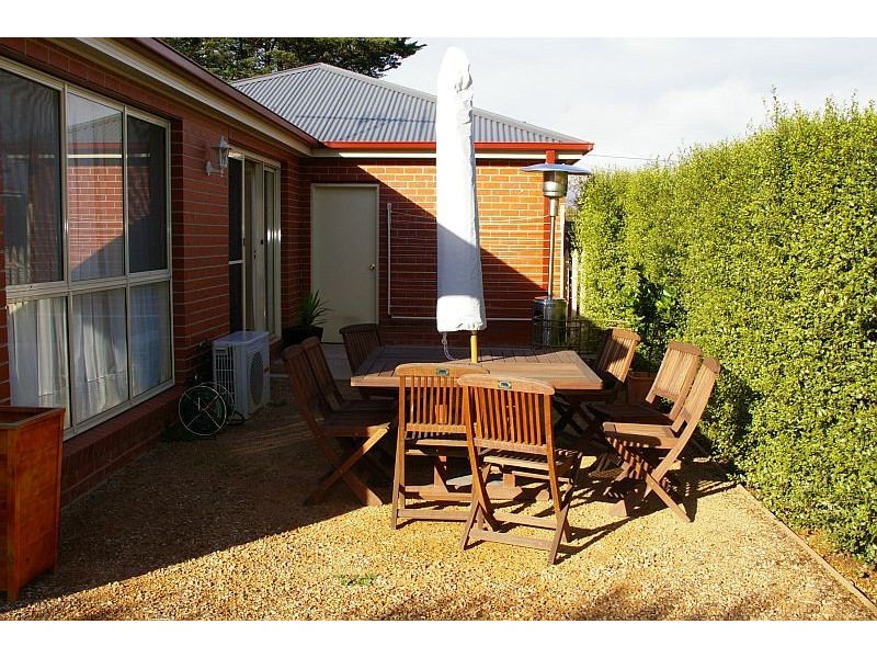2/16 Morrow Road, Gisborne VIC 3437