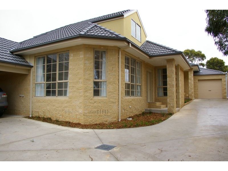 2/26 Prince Street, Gisborne VIC 3437