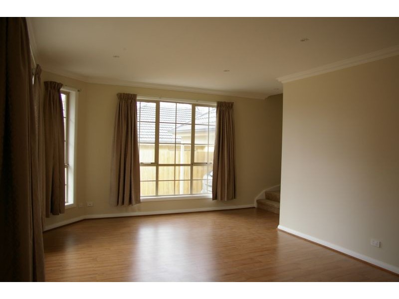 2/26 Prince Street, Gisborne VIC 3437