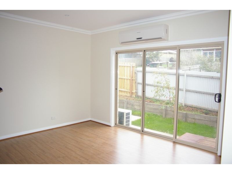 3/26  Prince Street, Gisborne VIC 3437