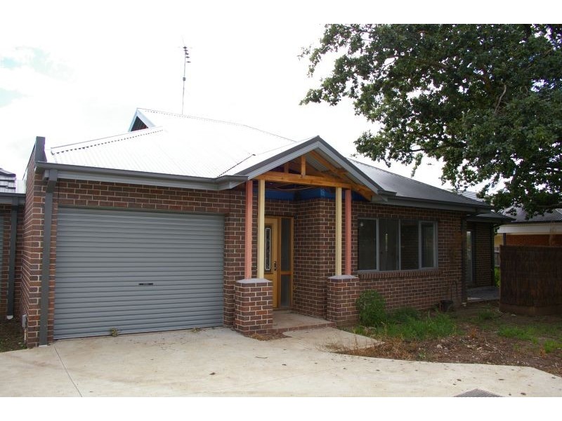 4/10 Howey Street, Gisborne VIC 3437