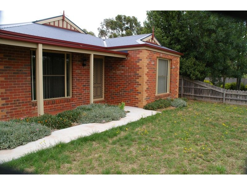 4  Collis Place, Woodend VIC 3442
