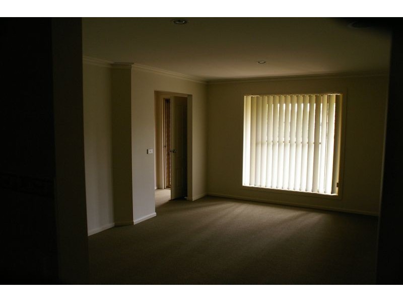 4  Collis Place, Woodend VIC 3442
