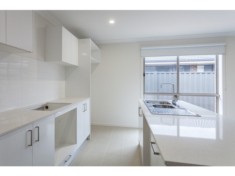 16 Aruma Ave, Melton West VIC 3337