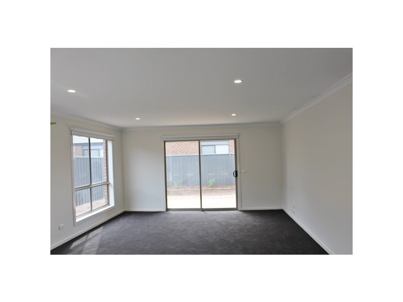 16 Aruma Ave, Melton West VIC 3337